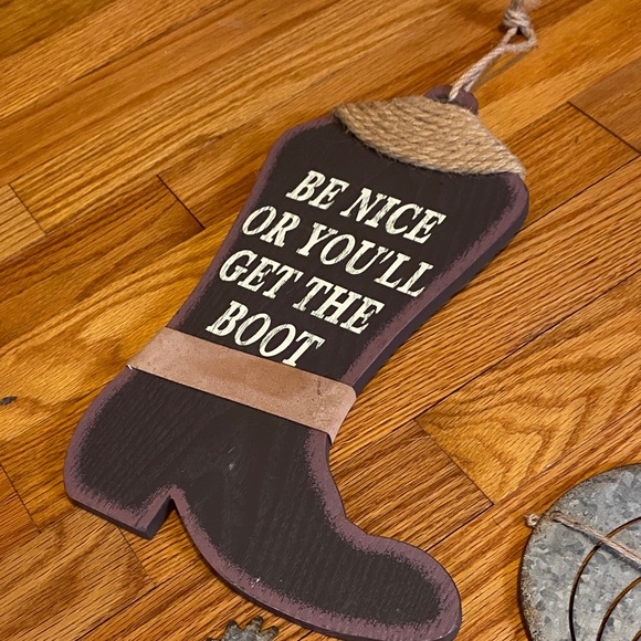 Rustic Farmhouse Welcome Signs - Picture 4 of 6